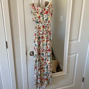 Maxi dress from Lulus. Never worn. Small.